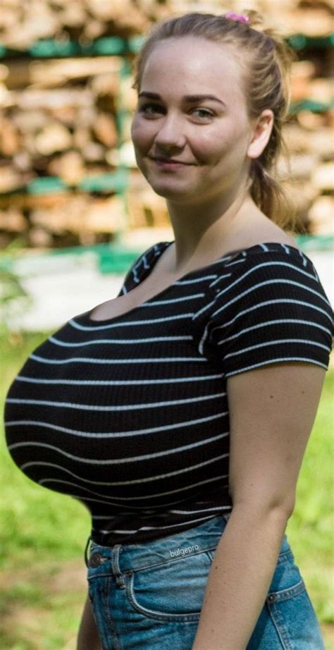 huge natural tits pics